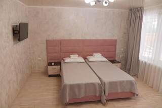 Мини-отель Gnezdo Beloy Sovy Mini Hotel Гагра Семейный номер с террасой-3