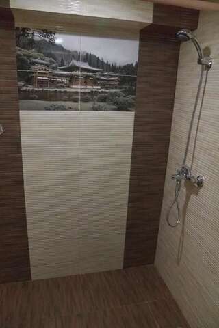 Мини-отель Gnezdo Beloy Sovy Mini Hotel Гагра Четырехместный номер "Комфорт"-4