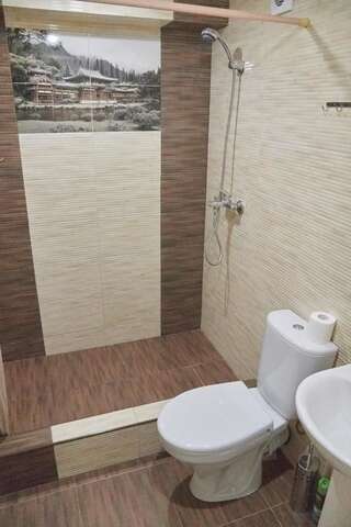 Мини-отель Gnezdo Beloy Sovy Mini Hotel Гагра Четырехместный номер "Комфорт"-5