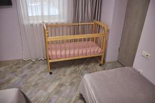 Мини-отель Gnezdo Beloy Sovy Mini Hotel Гагра Роскошный четырехместный номер-2