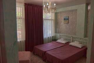 Мини-отель Gnezdo Beloy Sovy Mini Hotel Гагра Стандартный трехместный номер-3