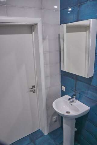 Мини-отель Gnezdo Beloy Sovy Mini Hotel Гагра Двухместный номер с 2 отдельными кроватями и душем-5