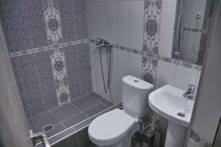 Мини-отель Gnezdo Beloy Sovy Mini Hotel Гагра Улучшенный трехместный номер-3